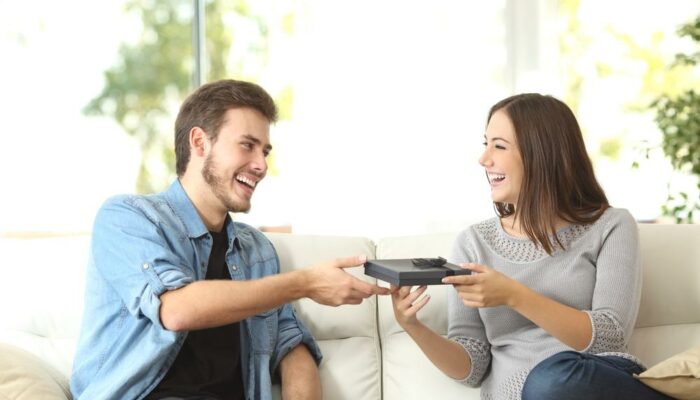 10 Great Anniversary Gifts Ideas