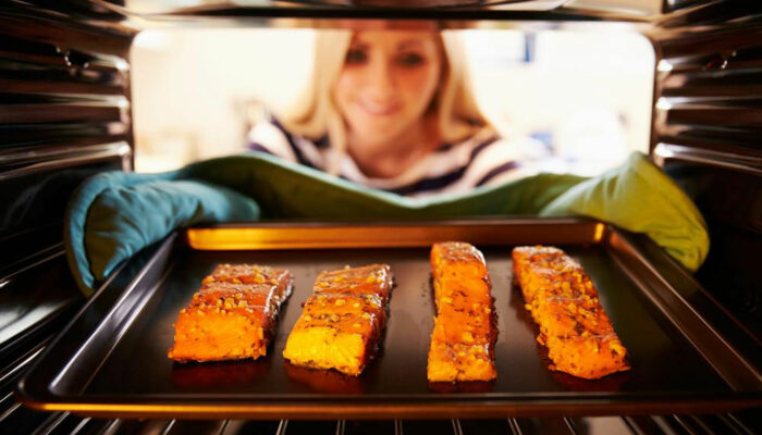 Here’s what you need to know about heatproof oven gloves