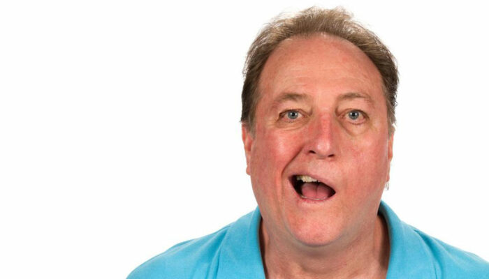 What causes Bell’s palsy