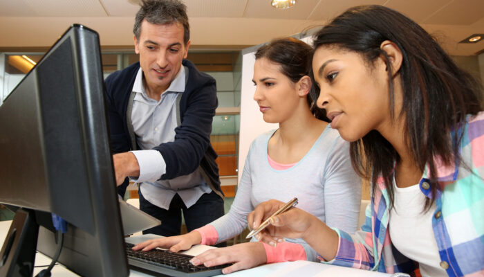 How To Bag A College Internship With These 5 Simple Tips