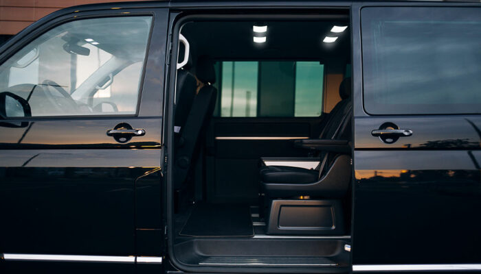 Top Features That Make Chrysler’s Town & Country a Luxury Minivan