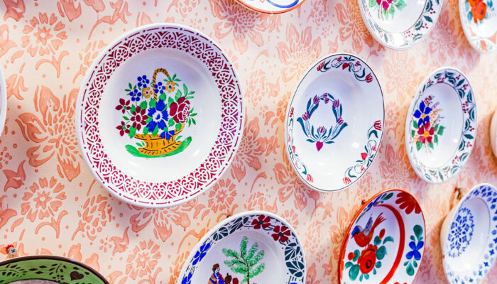6 Types of Precious Antique Dishes and Their Value